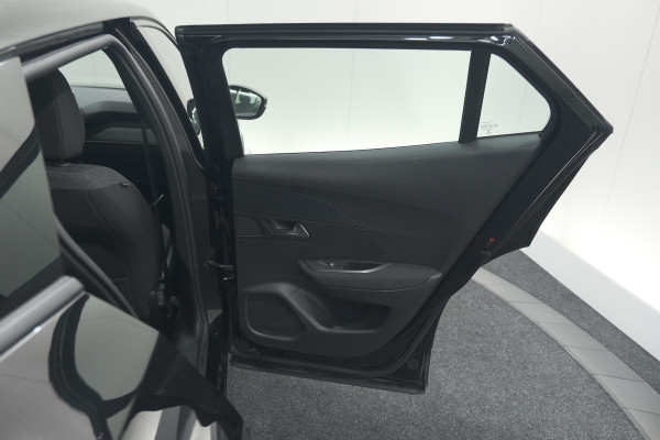 Peugeot e-2008 EV Active Pack 50 kWh | Camera | Navigatie | Parkeersensoren | Climate Control