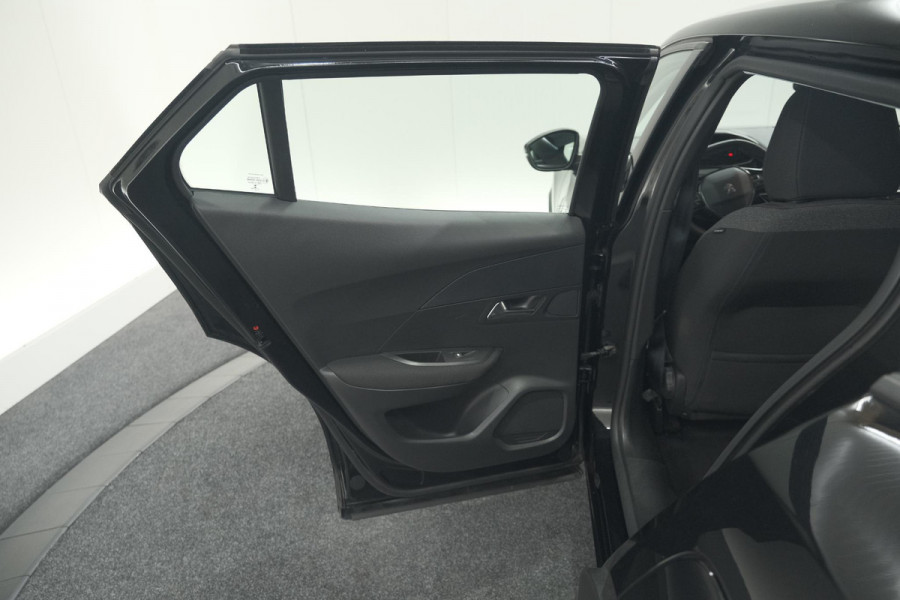 Peugeot e-2008 EV Active Pack 50 kWh | Camera | Navigatie | Parkeersensoren | Climate Control