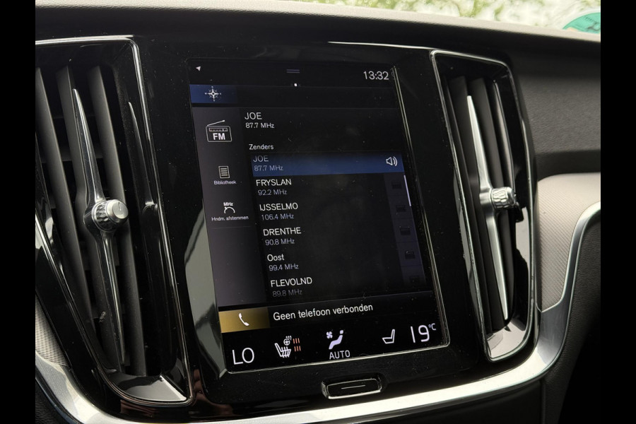 Volvo V60 2.0 B4 Aut. R-Design | Navi | Camera | Trekhaak | Memory |