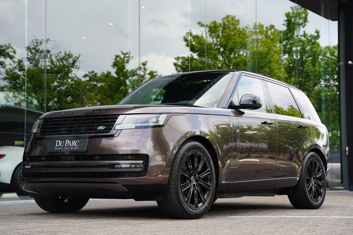 Land Rover Range Rover P 550 E Autobiography SVO Tourmaline Brown NU BINNEN Land Rover Range Rover P 550 E Autobiography SVO Tourmaline Brown NU BINNEN