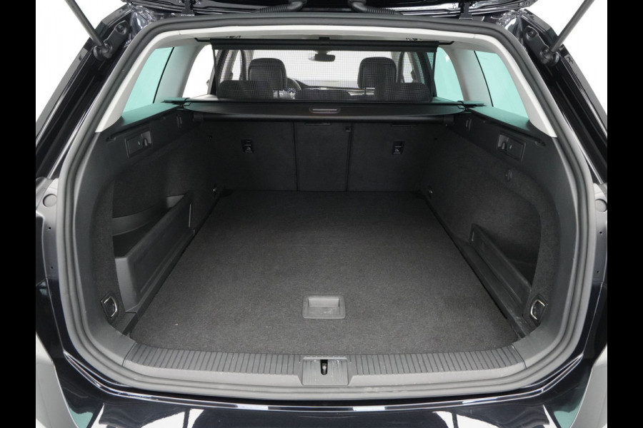 Volkswagen Passat Variant 1.4 TSI 218pk PHEV GTE Business Navigatie Virtual Cockpit Pdc Acc 192