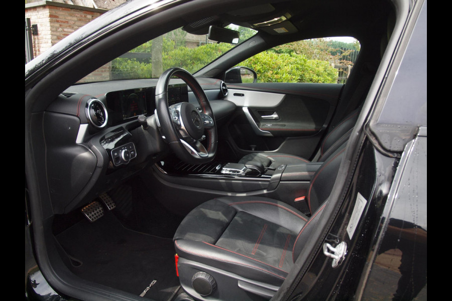 Mercedes-Benz CLA-Klasse 180 Premium Plus | Amg-Pakket | Camera | Apple Carplay | Cruise Control | Nieuw Model |