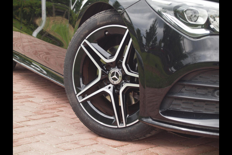 Mercedes-Benz CLA-Klasse 180 Premium Plus | Amg-Pakket | Camera | Apple Carplay | Cruise Control | Nieuw Model |