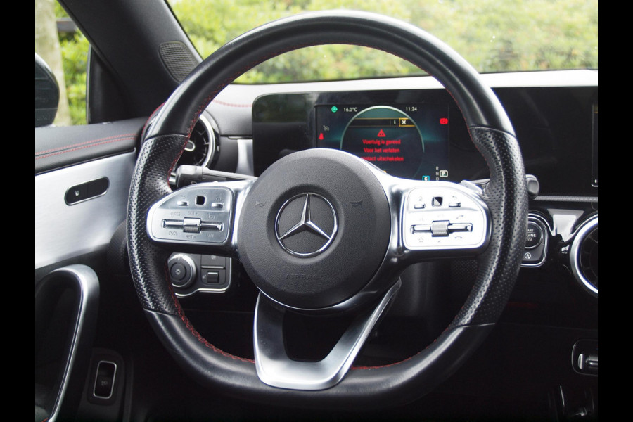 Mercedes-Benz CLA-Klasse 180 Premium Plus | Amg-Pakket | Camera | Apple Carplay | Cruise Control | Nieuw Model |