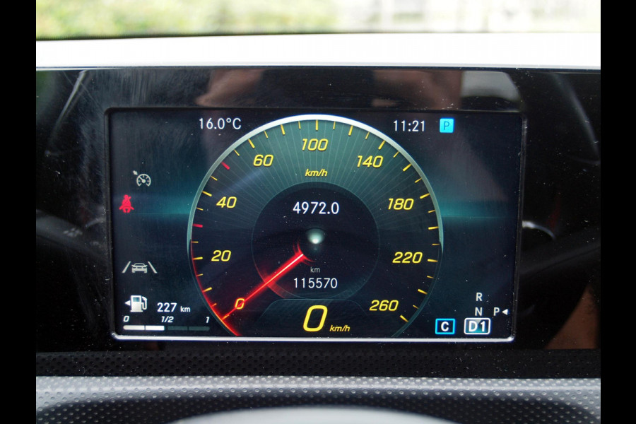 Mercedes-Benz CLA-Klasse 180 Premium Plus | Amg-Pakket | Camera | Apple Carplay | Cruise Control | Nieuw Model |