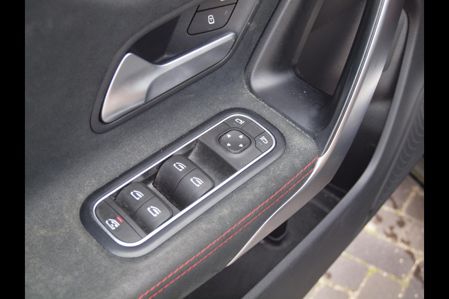 Mercedes-Benz CLA-Klasse 180 Premium Plus | Amg-Pakket | Camera | Apple Carplay | Cruise Control | Nieuw Model |