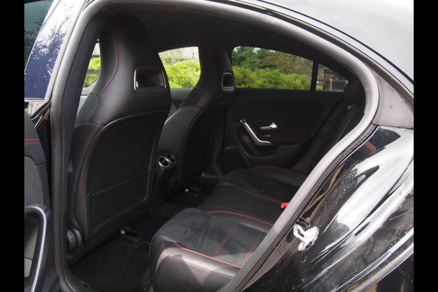 Mercedes-Benz CLA-Klasse 180 Premium Plus | Amg-Pakket | Camera | Apple Carplay | Cruise Control | Nieuw Model |