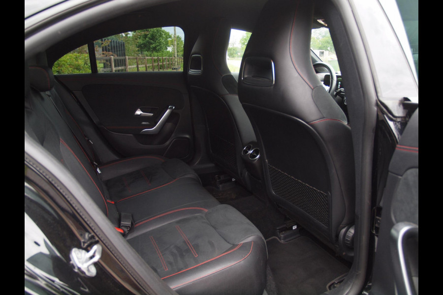 Mercedes-Benz CLA-Klasse 180 Premium Plus | Amg-Pakket | Camera | Apple Carplay | Cruise Control | Nieuw Model |
