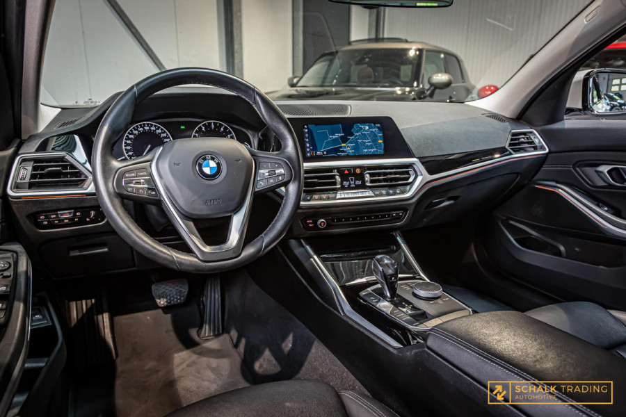BMW 3 Serie Touring 320i High Executive|Leder|Sportstoelen|