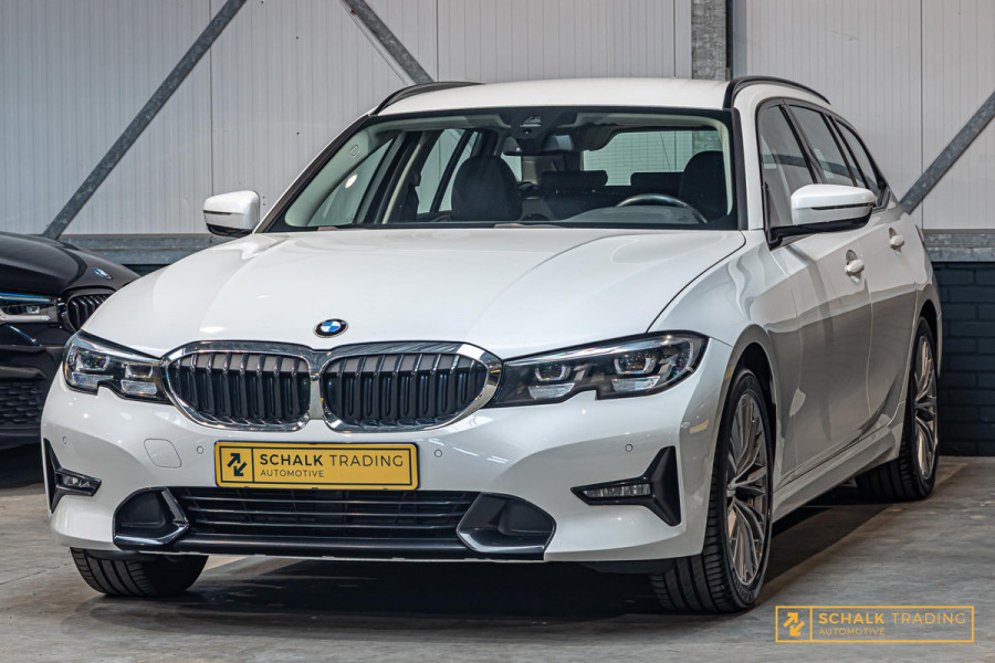 BMW 3 Serie Touring 320i High Executive|Leder|Sportstoelen|