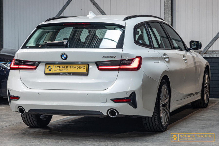 BMW 3 Serie Touring 320i High Executive|Leder|Sportstoelen|