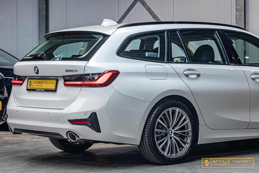 BMW 3 Serie Touring 320i High Executive|Leder|Sportstoelen|