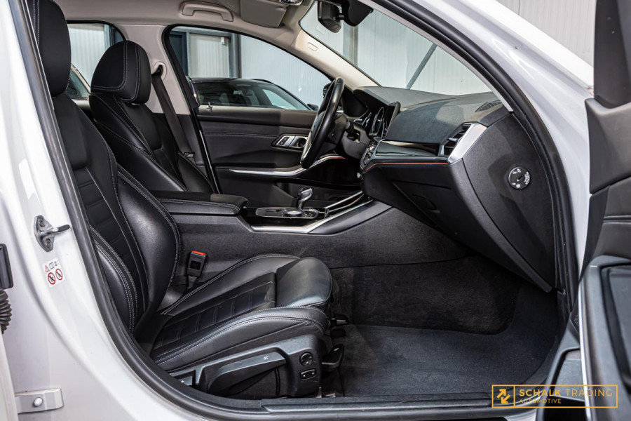 BMW 3 Serie Touring 320i High Executive|Leder|Sportstoelen|