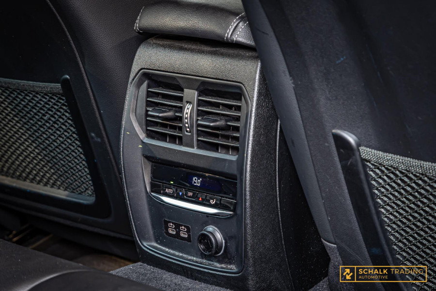 BMW 3 Serie Touring 320i High Executive|Leder|Sportstoelen|