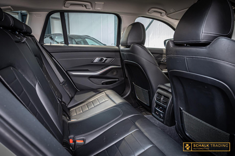 BMW 3 Serie Touring 320i High Executive|Leder|Sportstoelen|