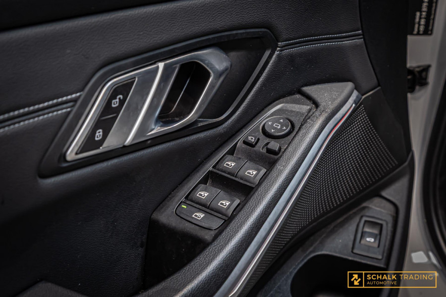 BMW 3 Serie Touring 320i High Executive|Leder|Sportstoelen|