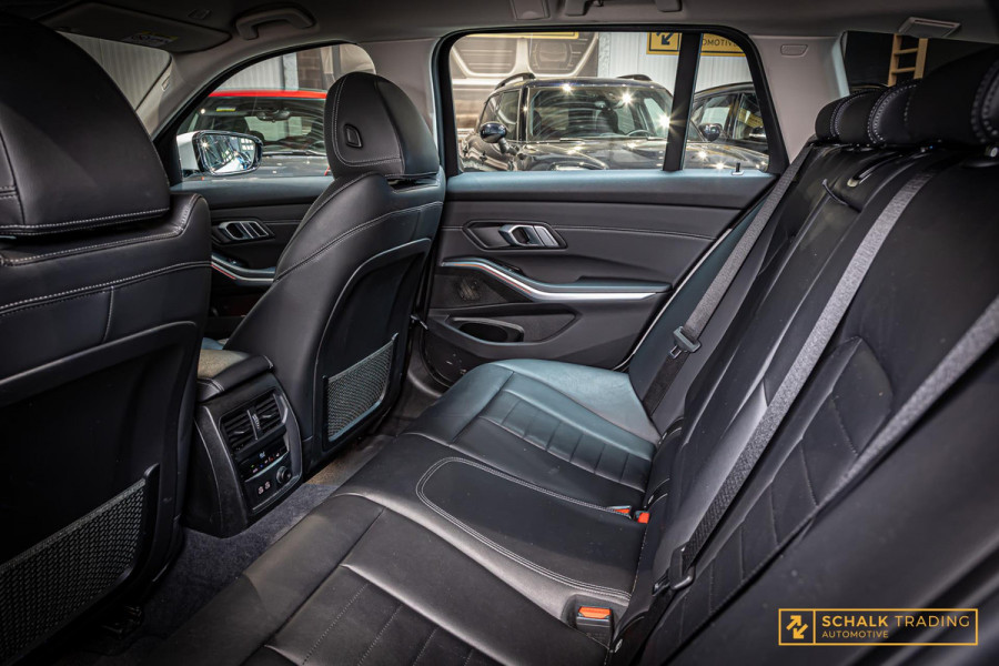 BMW 3 Serie Touring 320i High Executive|Leder|Sportstoelen|
