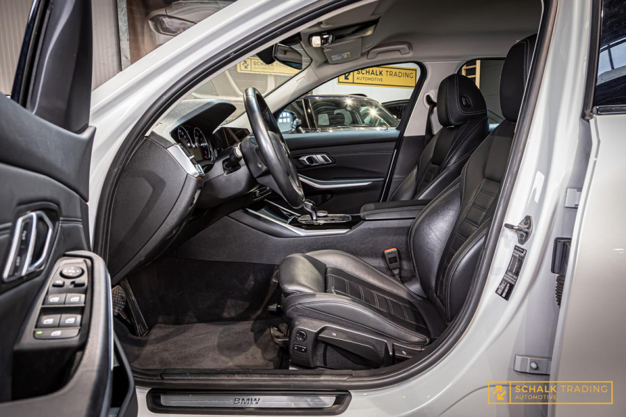 BMW 3 Serie Touring 320i High Executive|Leder|Sportstoelen|
