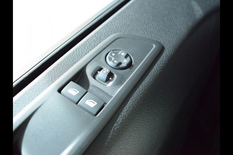 Peugeot Expert L2 2.0 145PK | BETIMMERING | CAMERA + SENSOREN | CARPLAY | NAVIGATIE | TREKHAAK