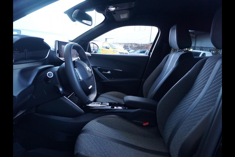 Peugeot e-2008 EV Allure 54 kWh | LONG RANGE | PARKEERSENSOREN MET CAMERA | CRUISE CONTROL | NAVI | CARPLAY