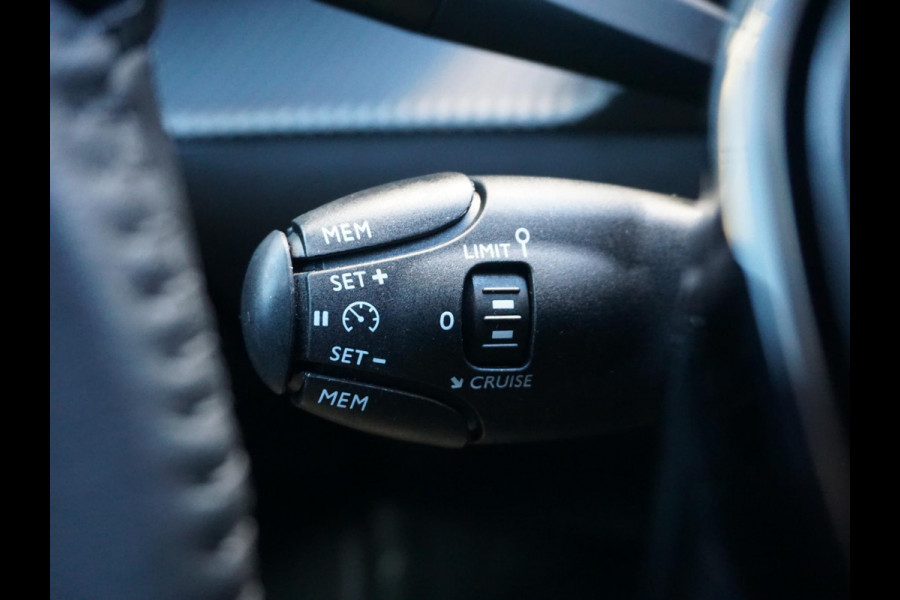 Peugeot e-2008 EV Allure 54 kWh | LONG RANGE | PARKEERSENSOREN MET CAMERA | CRUISE CONTROL | NAVI | CARPLAY