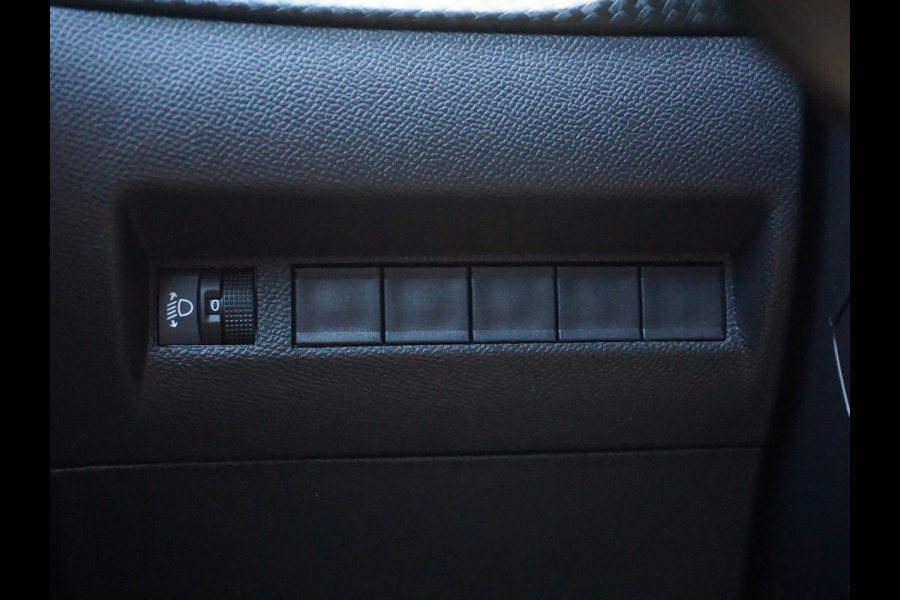 Peugeot e-2008 EV Allure 54 kWh | LONG RANGE | PARKEERSENSOREN MET CAMERA | CRUISE CONTROL | NAVI | CARPLAY