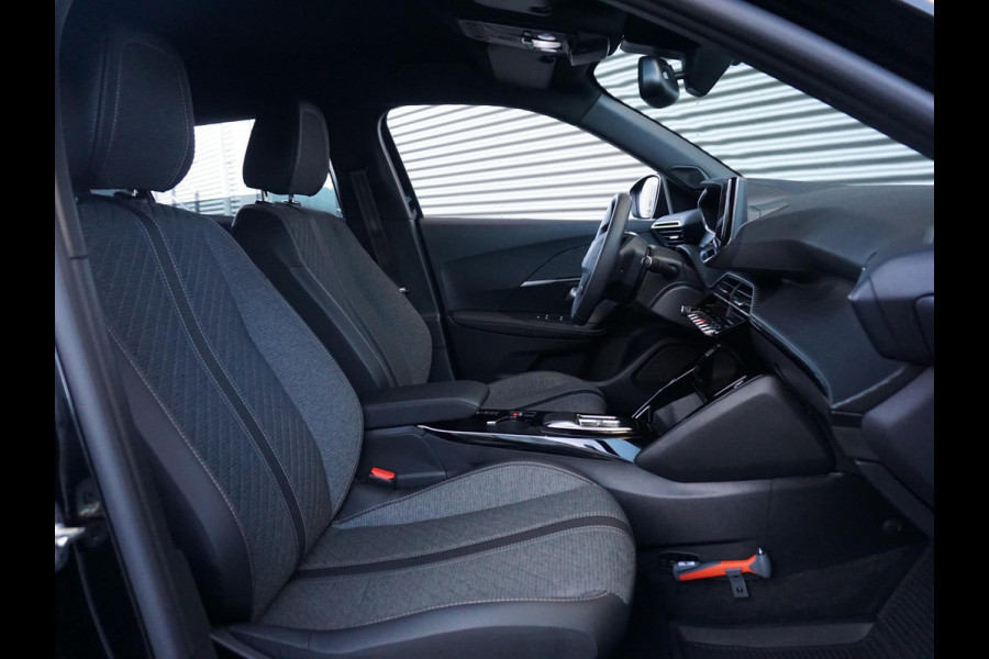Peugeot e-2008 EV Allure 54 kWh | LONG RANGE | PARKEERSENSOREN MET CAMERA | CRUISE CONTROL | NAVI | CARPLAY