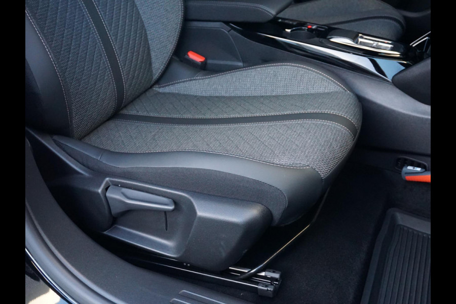 Peugeot e-2008 EV Allure 54 kWh | LONG RANGE | PARKEERSENSOREN MET CAMERA | CRUISE CONTROL | NAVI | CARPLAY