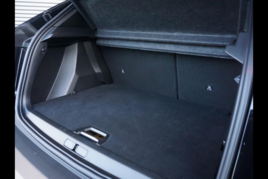 Peugeot e-2008 EV Allure 54 kWh | LONG RANGE | PARKEERSENSOREN MET CAMERA | CRUISE CONTROL | NAVI | CARPLAY