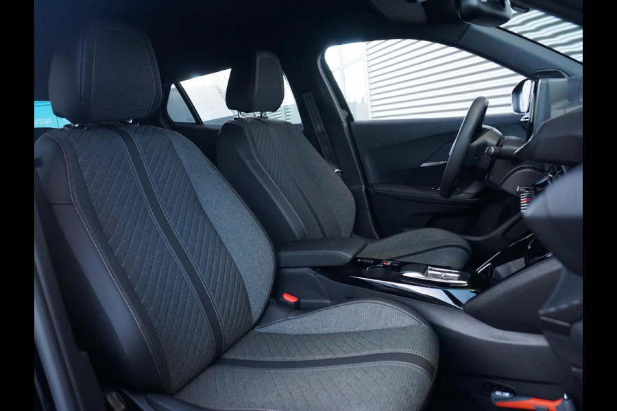 Peugeot e-2008 EV Allure 54 kWh | LONG RANGE | PARKEERSENSOREN MET CAMERA | CRUISE CONTROL | NAVI | CARPLAY
