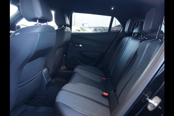Peugeot e-2008 EV Allure 54 kWh | LONG RANGE | PARKEERSENSOREN MET CAMERA | CRUISE CONTROL | NAVI | CARPLAY