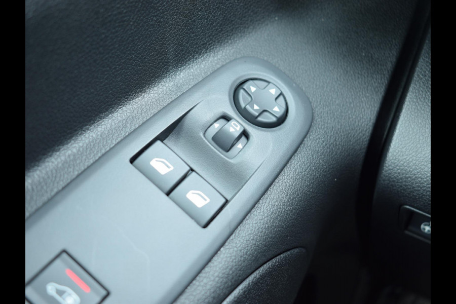 Opel Combo Electric 136 L1 50kWh | 8 JAAR GARANTIE | BETIMMERING | CAMERA + SENSOREN | NAVIGATIE