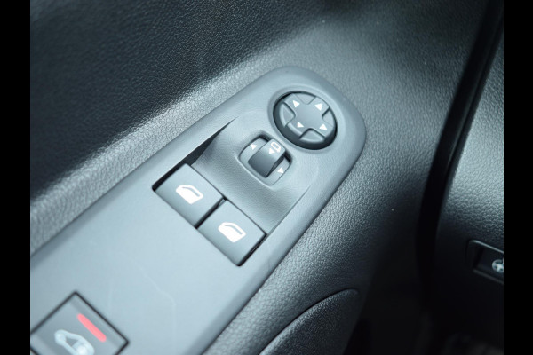 Opel Combo Electric 136 L1 50kWh | 8 JAAR GARANTIE | BETIMMERING | CAMERA + SENSOREN | NAVIGATIE