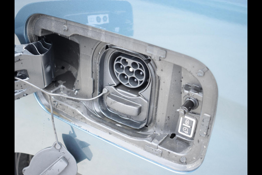 Opel Combo Electric 136 L1 50kWh | 8 JAAR GARANTIE | BETIMMERING | CAMERA + SENSOREN | NAVIGATIE