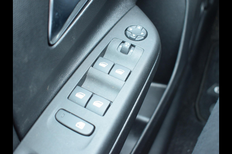 Opel Corsa Electric 50 kWh 3 FASE | CARPLAY | ACHTERUITRIJCAMERA MET SENSOREN | E.C.C. |