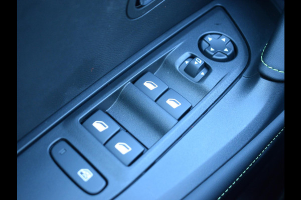 Peugeot 2008 1.2 Hybrid 136 GT | ADAPTIVE CTUISE CONTROL | STOELMASSAGE + VERWARMING | CAMERA V + A | UIT VOORRAAD LEVERBAAR