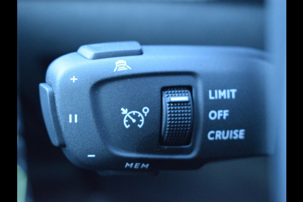 Peugeot 2008 1.2 Hybrid 136 GT | ADAPTIVE CTUISE CONTROL | STOELMASSAGE + VERWARMING | CAMERA V + A | UIT VOORRAAD LEVERBAAR