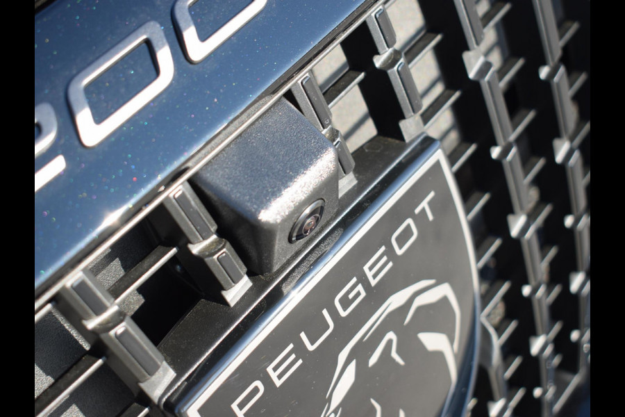 Peugeot 2008 1.2 Hybrid 136 GT | ADAPTIVE CTUISE CONTROL | STOELMASSAGE + VERWARMING | CAMERA V + A | UIT VOORRAAD LEVERBAAR