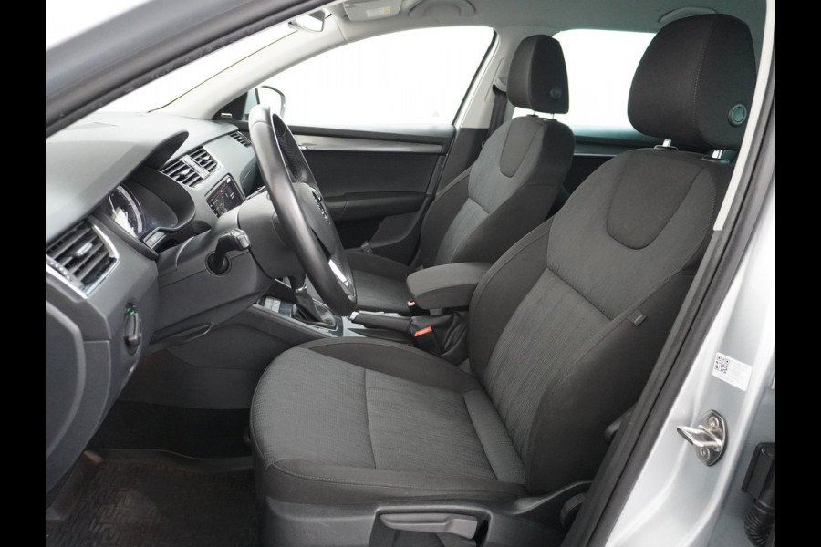 Škoda Octavia Combi 1.5T-150PK AUT-7 Navi Apple Carplay Android 17" Ecc Stoelverwarming Voorruitverwarming DAB PDC Business Edition Plus Keyless Regen-Lichtsensor Bluetooth Led Wifi Greentech 1500kg trekgewicht EURO6