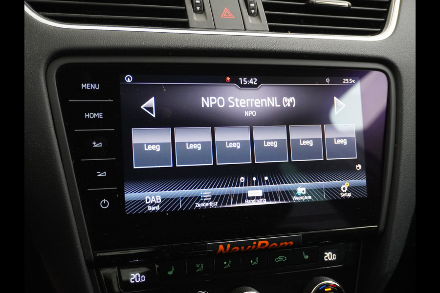 Škoda Octavia Combi 1.5T-150PK AUT-7 Navi Apple Carplay Android 17" Ecc Stoelverwarming Voorruitverwarming DAB PDC Business Edition Plus Keyless Regen-Lichtsensor Bluetooth Led Wifi Greentech 1500kg trekgewicht EURO6