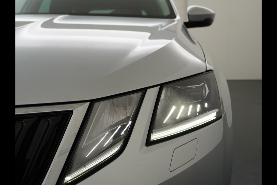 Škoda Octavia Combi 1.5T-150PK AUT-7 Navi Apple Carplay Android 17" Ecc Stoelverwarming Voorruitverwarming DAB PDC Business Edition Plus Keyless Regen-Lichtsensor Bluetooth Led Wifi Greentech 1500kg trekgewicht EURO6