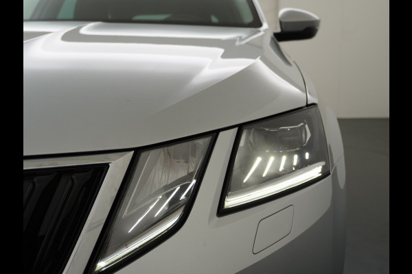 Škoda Octavia Combi 1.5T-150PK AUT-7 Navi Apple Carplay Android 17" Ecc Stoelverwarming Voorruitverwarming DAB PDC Business Edition Plus Keyless Regen-Lichtsensor Bluetooth Led Wifi Greentech 1500kg trekgewicht EURO6