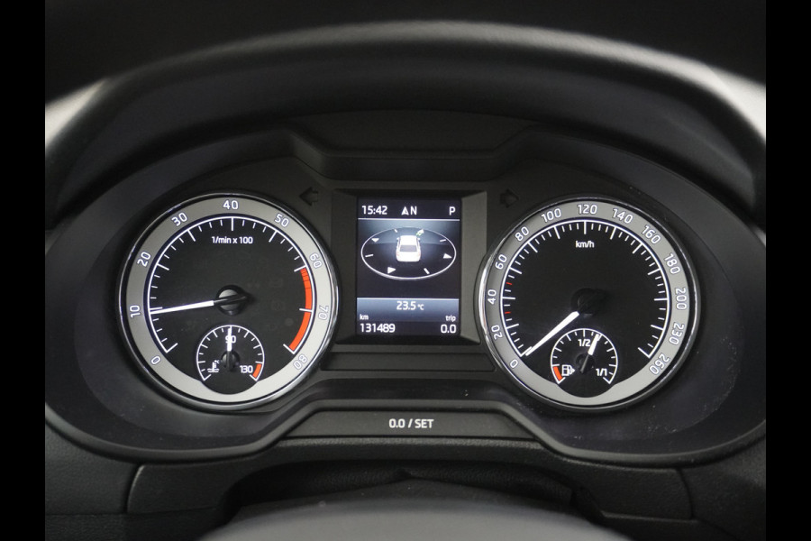 Škoda Octavia Combi 1.5T-150PK AUT-7 Navi Apple Carplay Android 17" Ecc Stoelverwarming Voorruitverwarming DAB PDC Business Edition Plus Keyless Regen-Lichtsensor Bluetooth Led Wifi Greentech 1500kg trekgewicht EURO6