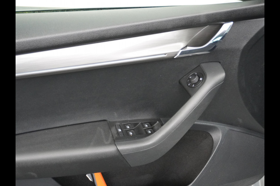 Škoda Octavia Combi 1.5T-150PK AUT-7 Navi Apple Carplay Android 17" Ecc Stoelverwarming Voorruitverwarming DAB PDC Business Edition Plus Keyless Regen-Lichtsensor Bluetooth Led Wifi Greentech 1500kg trekgewicht EURO6