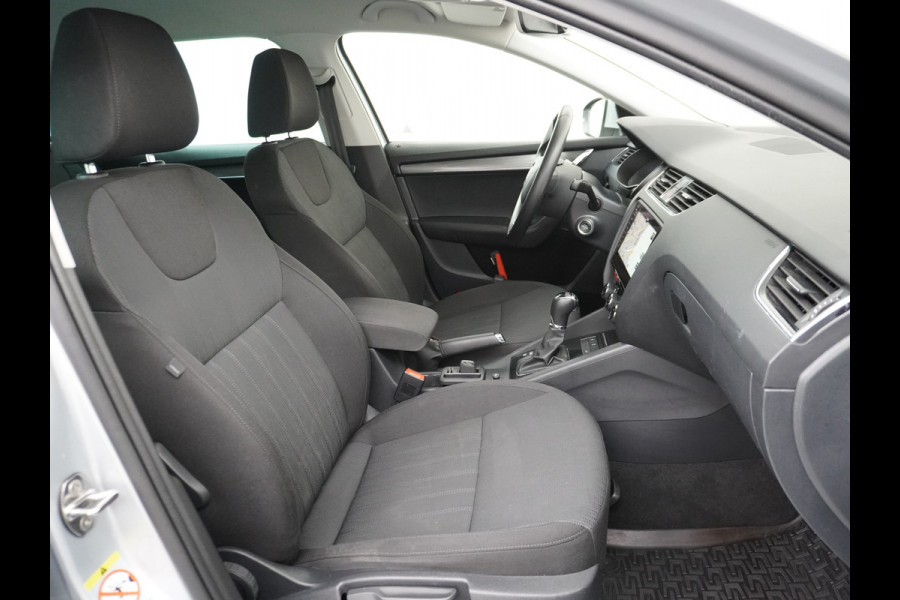Škoda Octavia Combi 1.5T-150PK AUT-7 Navi Apple Carplay Android 17" Ecc Stoelverwarming Voorruitverwarming DAB PDC Business Edition Plus Keyless Regen-Lichtsensor Bluetooth Led Wifi Greentech 1500kg trekgewicht EURO6