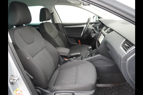 Škoda Octavia Combi 1.5T-150PK AUT-7 Navi Apple Carplay Android 17" Ecc Stoelverwarming Voorruitverwarming DAB PDC Business Edition Plus Keyless Regen-Lichtsensor Bluetooth Led Wifi Greentech 1500kg trekgewicht EURO6