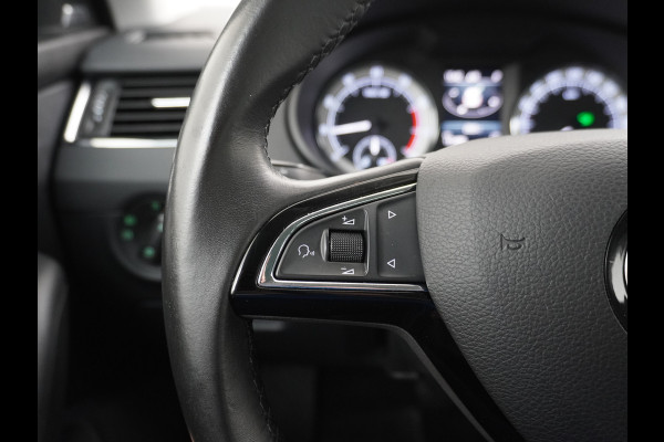 Škoda Octavia Combi 1.5T-150PK AUT-7 Navi Apple Carplay Android 17" Ecc Stoelverwarming Voorruitverwarming DAB PDC Business Edition Plus Keyless Regen-Lichtsensor Bluetooth Led Wifi Greentech 1500kg trekgewicht EURO6