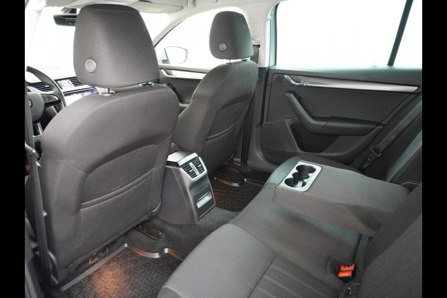 Škoda Octavia Combi 1.5T-150PK AUT-7 Navi Apple Carplay Android 17" Ecc Stoelverwarming Voorruitverwarming DAB PDC Business Edition Plus Keyless Regen-Lichtsensor Bluetooth Led Wifi Greentech 1500kg trekgewicht EURO6