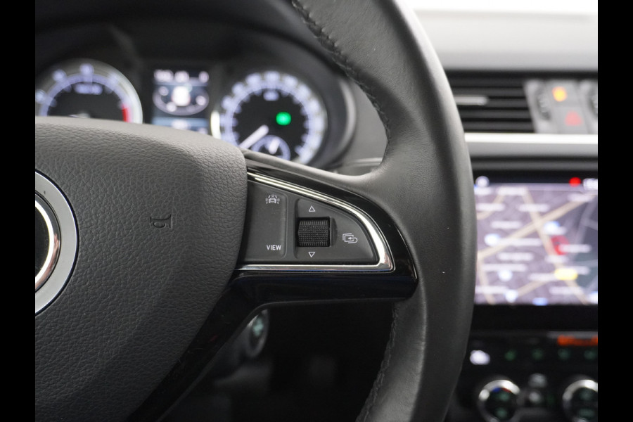Škoda Octavia Combi 1.5T-150PK AUT-7 Navi Apple Carplay Android 17" Ecc Stoelverwarming Voorruitverwarming DAB PDC Business Edition Plus Keyless Regen-Lichtsensor Bluetooth Led Wifi Greentech 1500kg trekgewicht EURO6