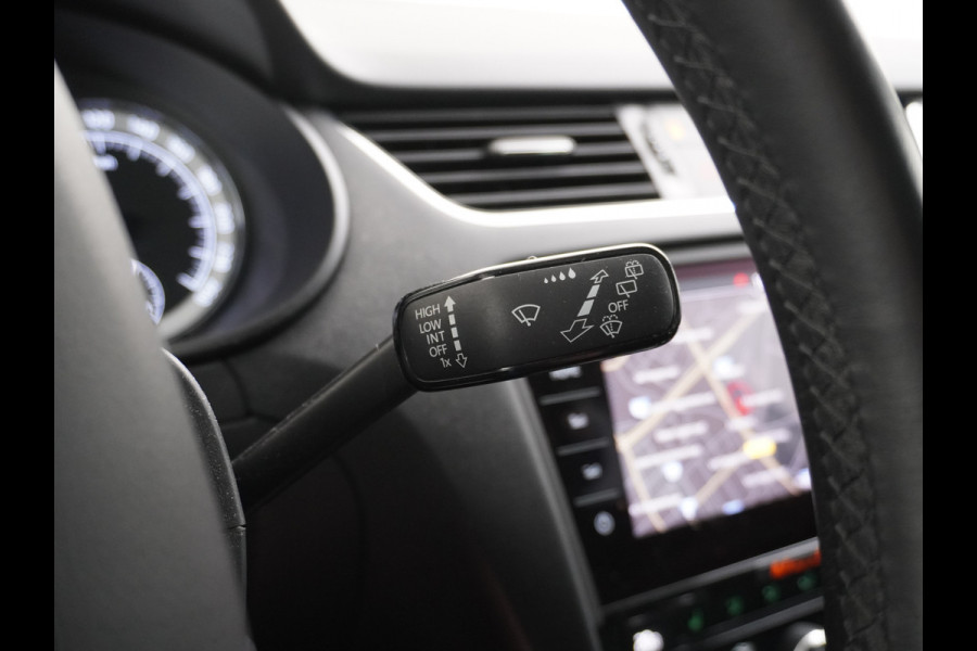 Škoda Octavia Combi 1.5T-150PK AUT-7 Navi Apple Carplay Android 17" Ecc Stoelverwarming Voorruitverwarming DAB PDC Business Edition Plus Keyless Regen-Lichtsensor Bluetooth Led Wifi Greentech 1500kg trekgewicht EURO6
